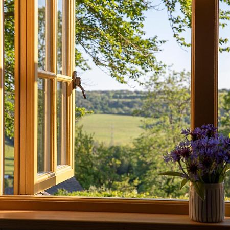 Hill House B & B & Luxury Shepherds Huts Castle Combe Exterior foto