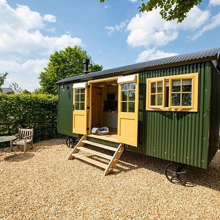 Hill House B & B & Luxury Shepherds Huts Castle Combe Exterior foto