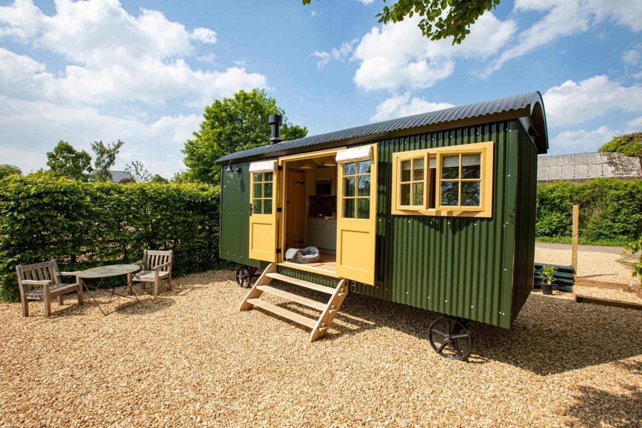 Hill House B & B & Luxury Shepherds Huts Castle Combe Exterior foto