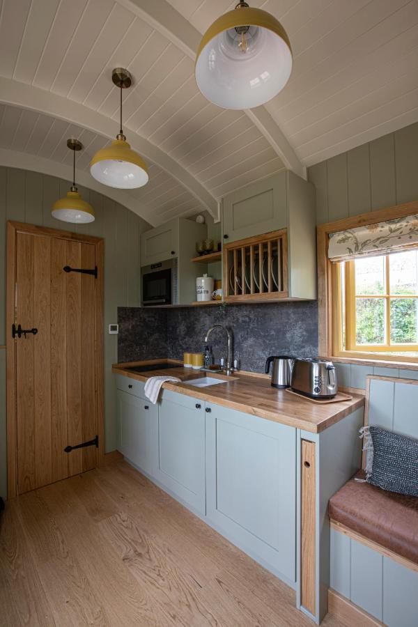 Hill House B & B & Luxury Shepherds Huts Castle Combe Exterior foto