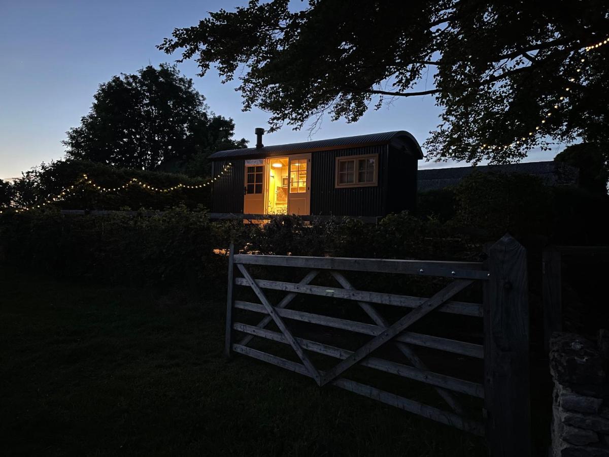 Hill House B & B & Luxury Shepherds Huts Castle Combe Exterior foto